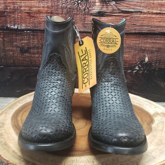 NWT Corral Ankle Boots 7 M Western Black Cut Out Embroidered Leather - Picture 4 of 12